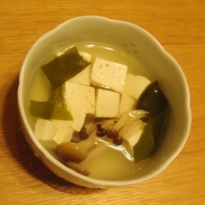 わかめ・豆腐・しめじは、お味噌汁に入れる事が多いですが、中華風スープも良いですね

美味しかったですご馳走様でした
